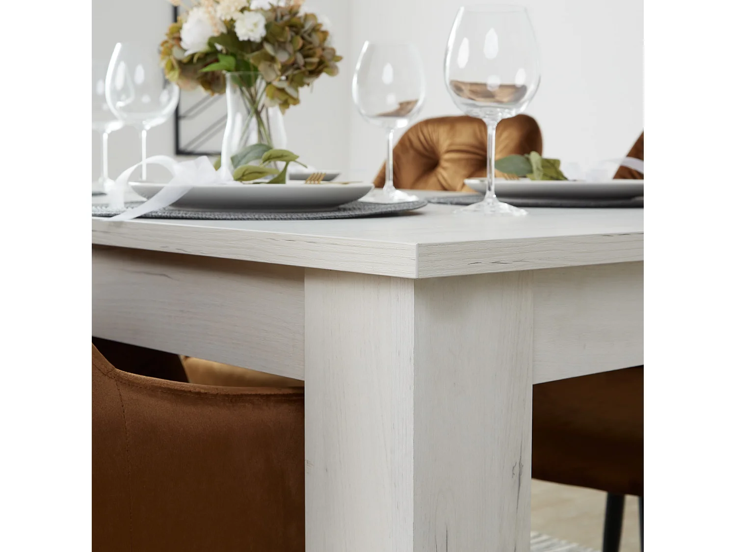 Ensemble table à manger et chaises - 160x90 cm, extensible à 200 cm, marron et blanc - Table en bois avec 4 chaises en velours