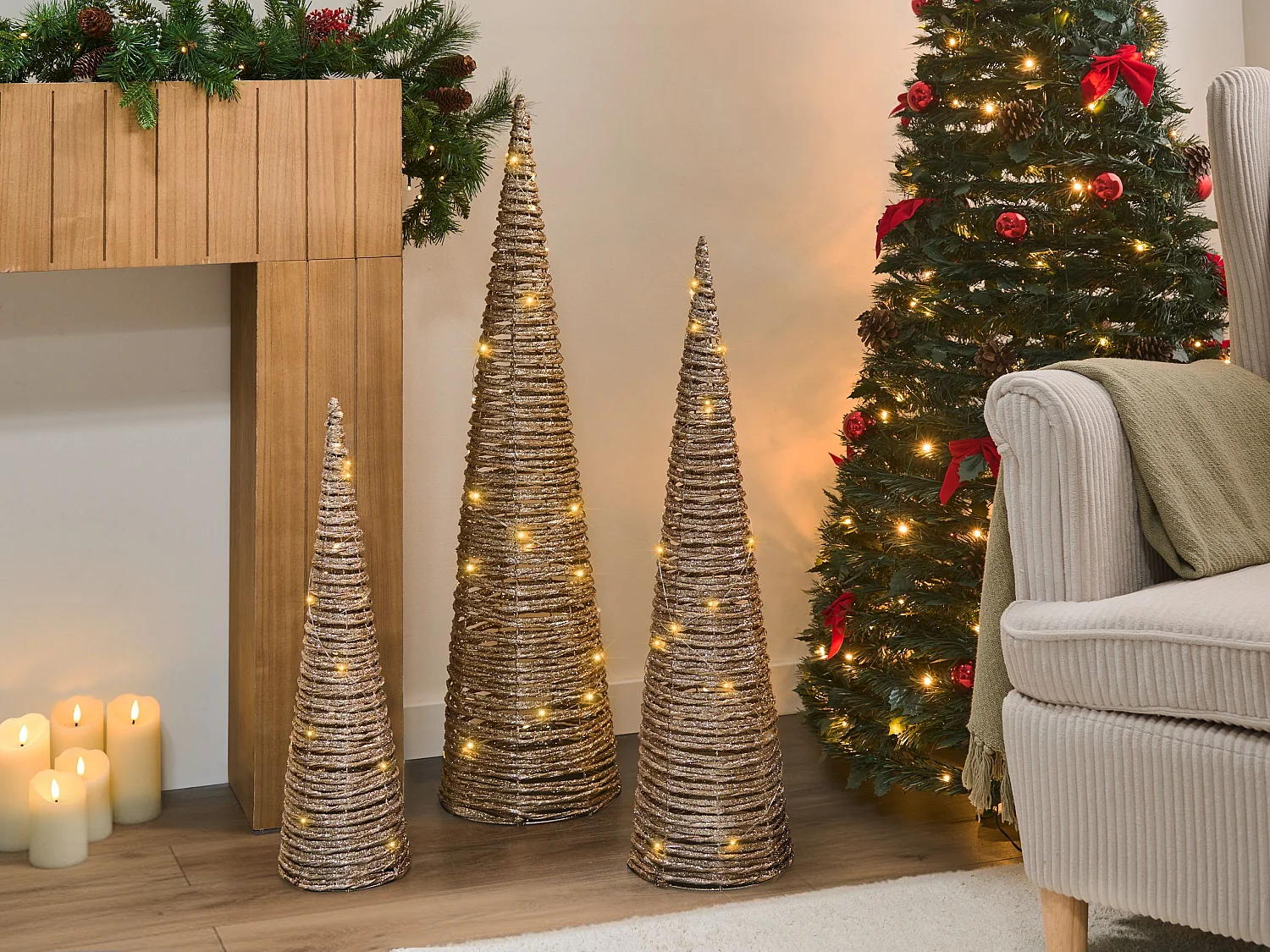 Lot de 3 décorations de Noël LED TUELSO Arbre de Noël 60/80/100 cm Doré