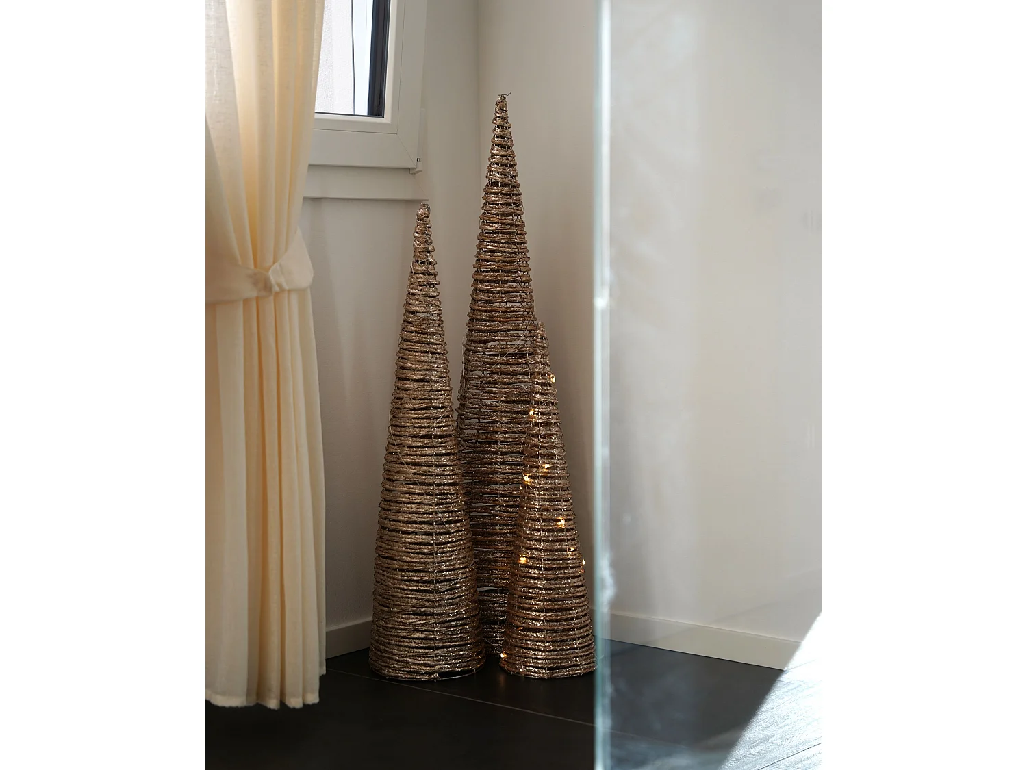 Lot de 3 décorations de Noël LED TUELSO 60/80/100 cm Arbre de Noël Doré