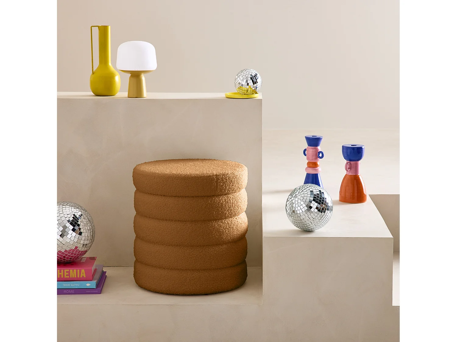 Sgabello con vano bouclé, color ruggine