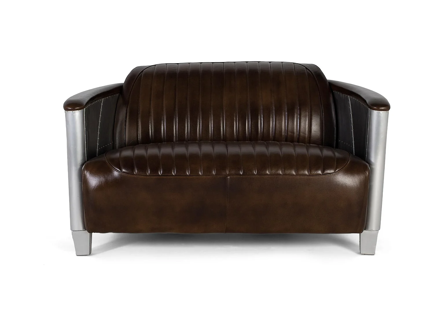 Tweezitsbank bekleed met bruin leer met een antieke afwerking