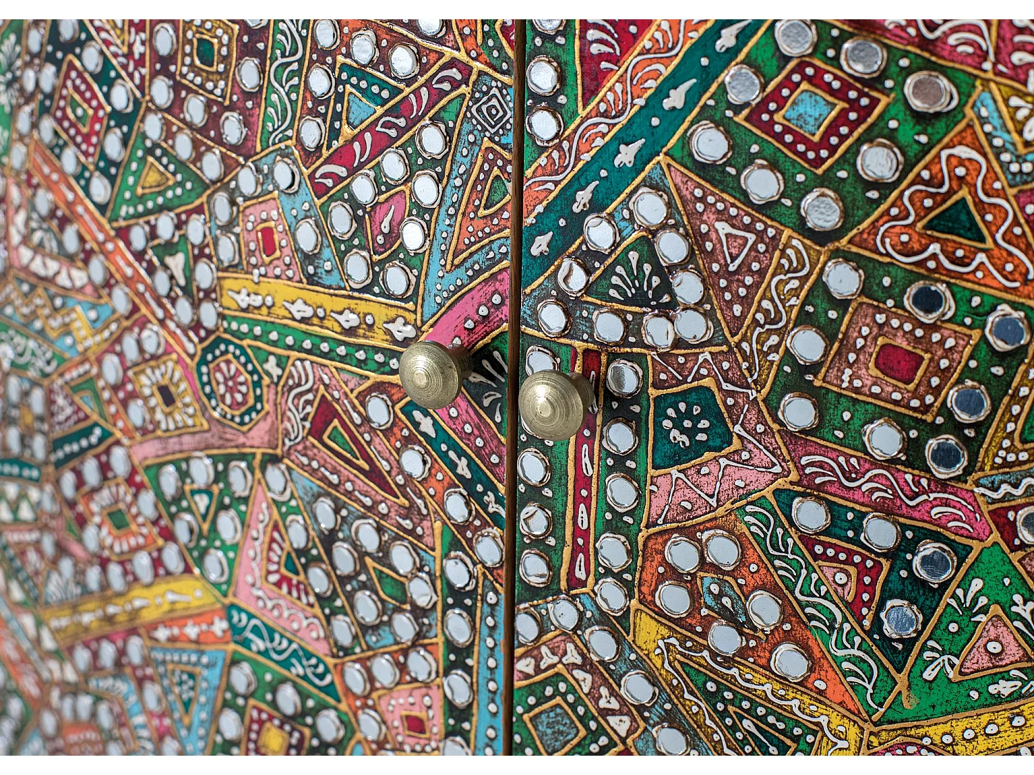 Sideboard aus massivem Mangoholz mit zwei Türen