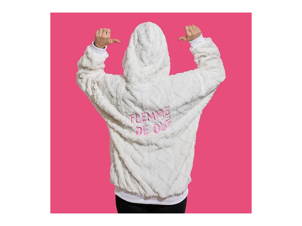 Sweat à Capuche ultra doux blanc avec une poche broderie "femme de ouf"