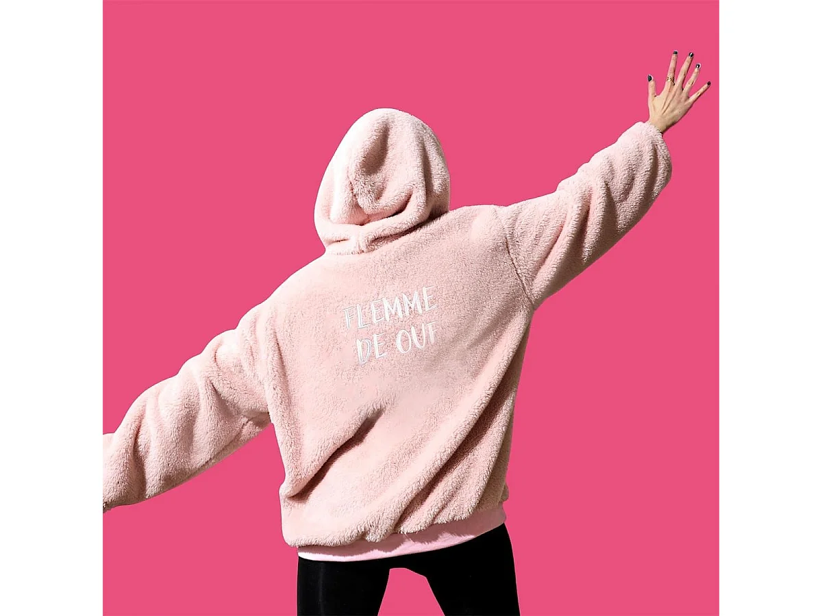 Sweat à Capuche ultra doux rose avec une poche broderie "femme de ouf"