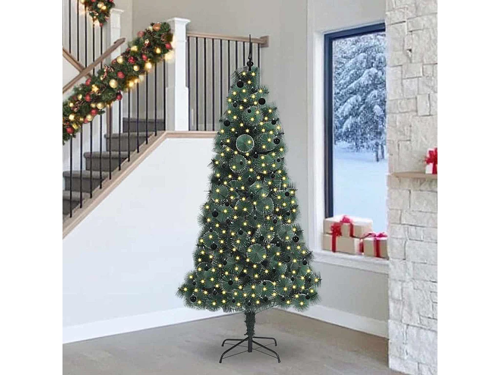 Beleuchteter künstlicher Weihnachtsbaum mit Kugelset