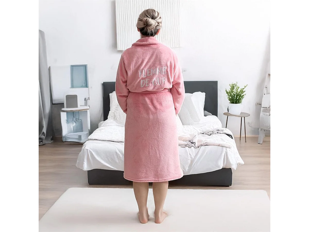 Robe de chambre sherpa rose pour femme avec broderie "femme de ouf"