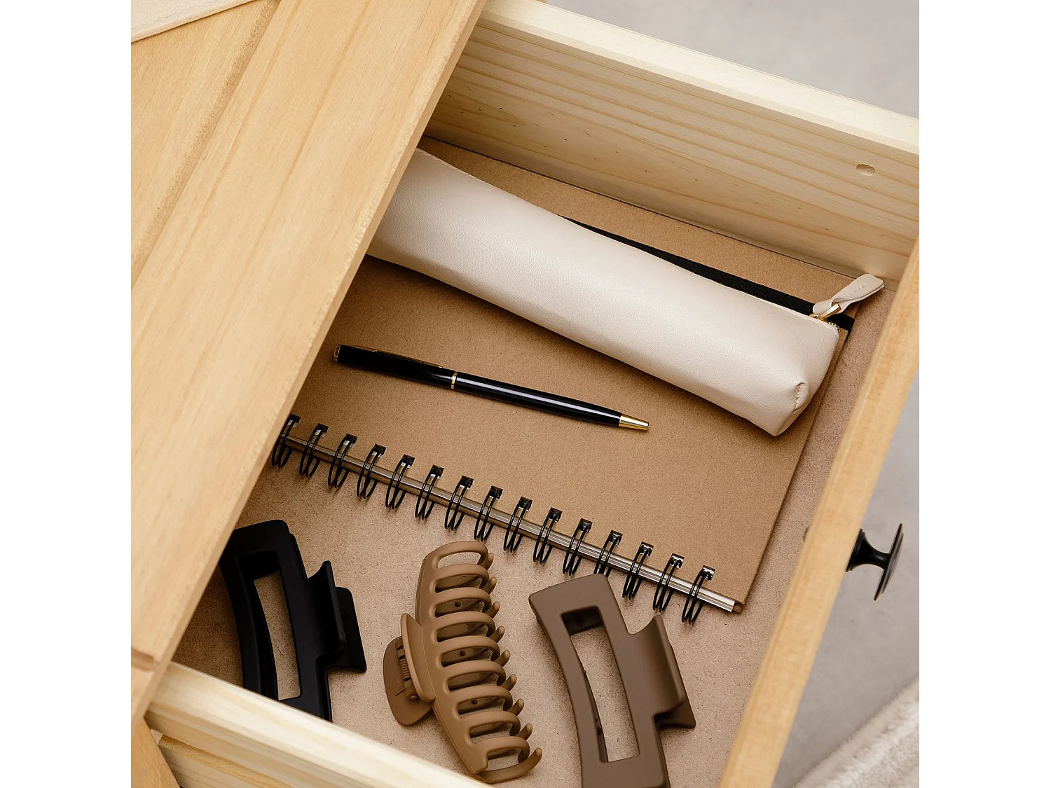 Table de chevet CANCUN H 41 cm en bois massif finition laquée avec 1 tiroir, table de nuit meuble de rangement