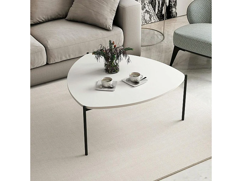 Table basse blanche, triangle organique pieds métal JENA