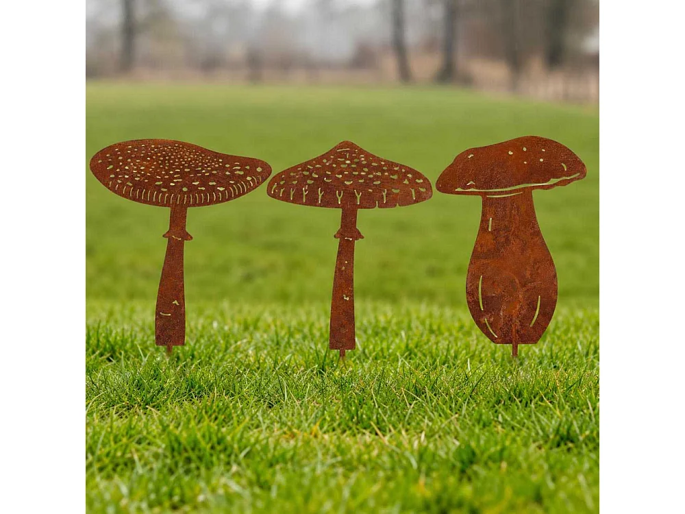 Champignon en métal rouillé sur pic Amanite tue-mouches
