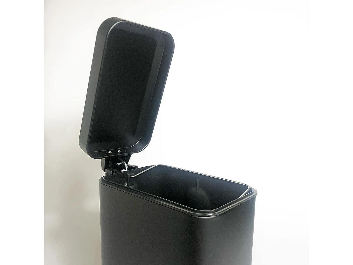 Poubelle salle de bain 5L à pédale