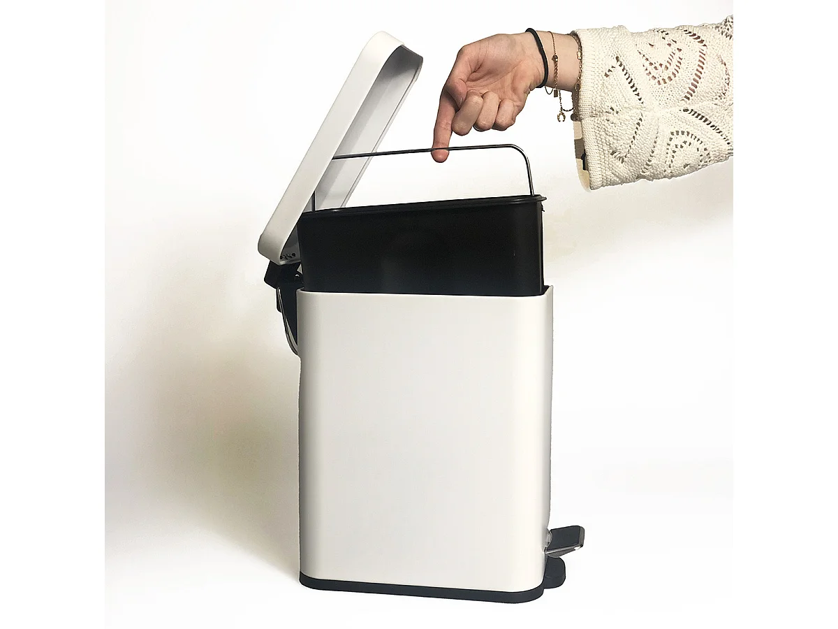 Poubelle salle de bain 5L à pédale