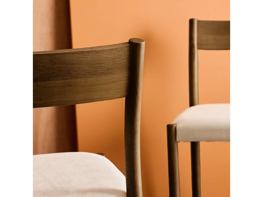 Lot de 2 chaises bohème bois d'hévéa noyer et tissu. L 49.5 x P 53 x H 82cm - ELLA