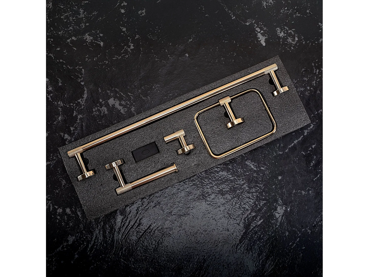 Ensemble De Cintres De Salle De Bain Rea Grid 4 Pieces Gold