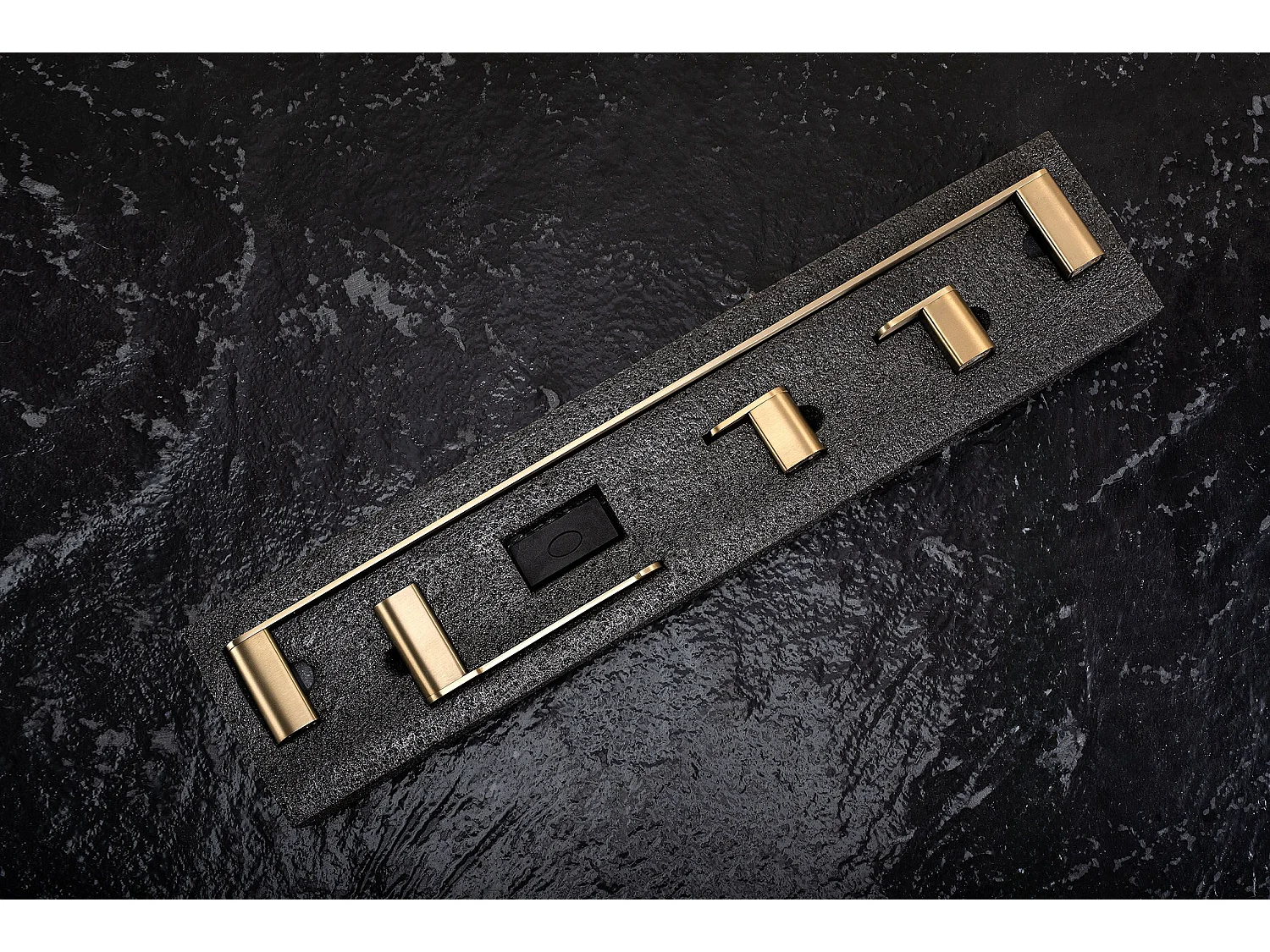 Ensemble De Cintres De Salle De Bain Rea Mati 4 Pieces Gold