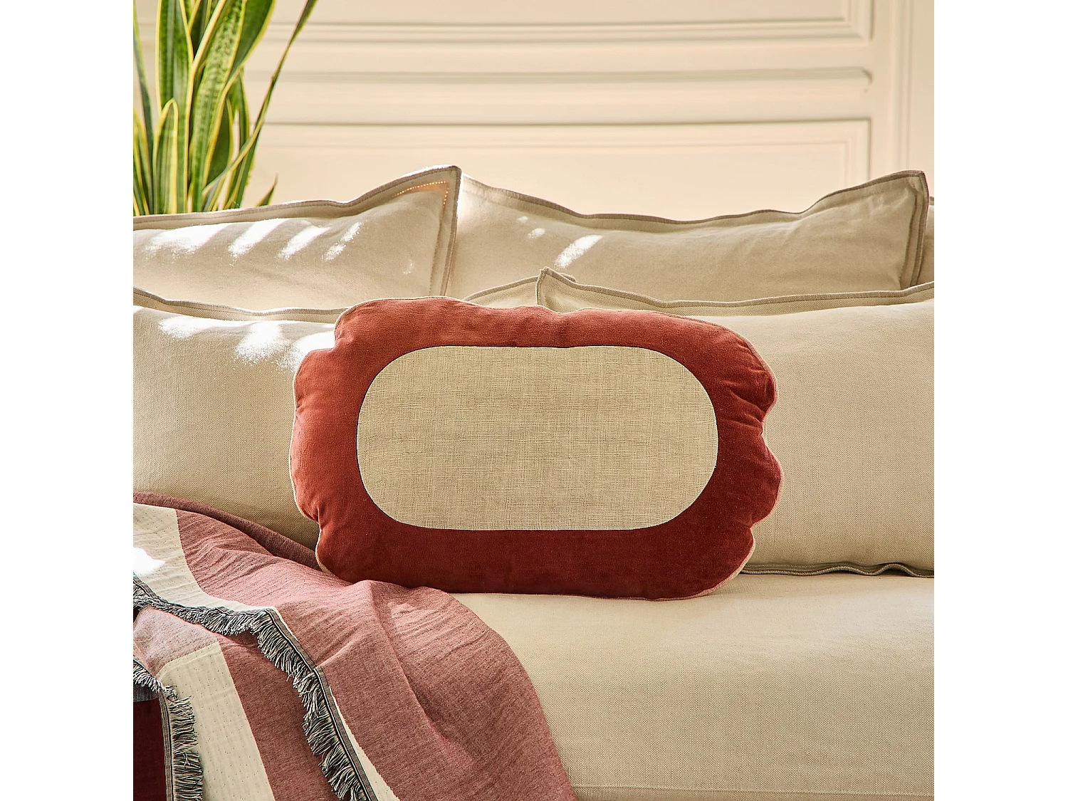 Coussin en lin et coton - 40 x 60 cm - Beige et bordeaux - Design by Floriane Jacques