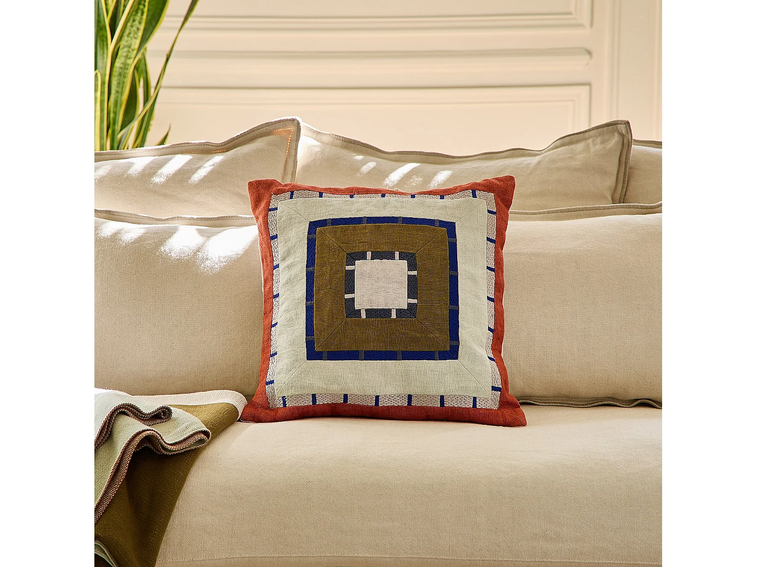 Habitat - Coussin en lin - 45 x 45 cm - Bronze et bordeaux - Design by Floriane Jacques - Billie