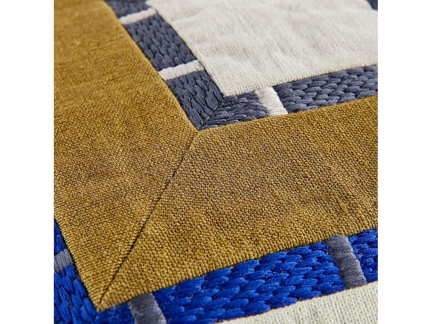 Habitat - Coussin en lin - 45 x 45 cm - Bronze et bordeaux - Design by Floriane Jacques - Billie