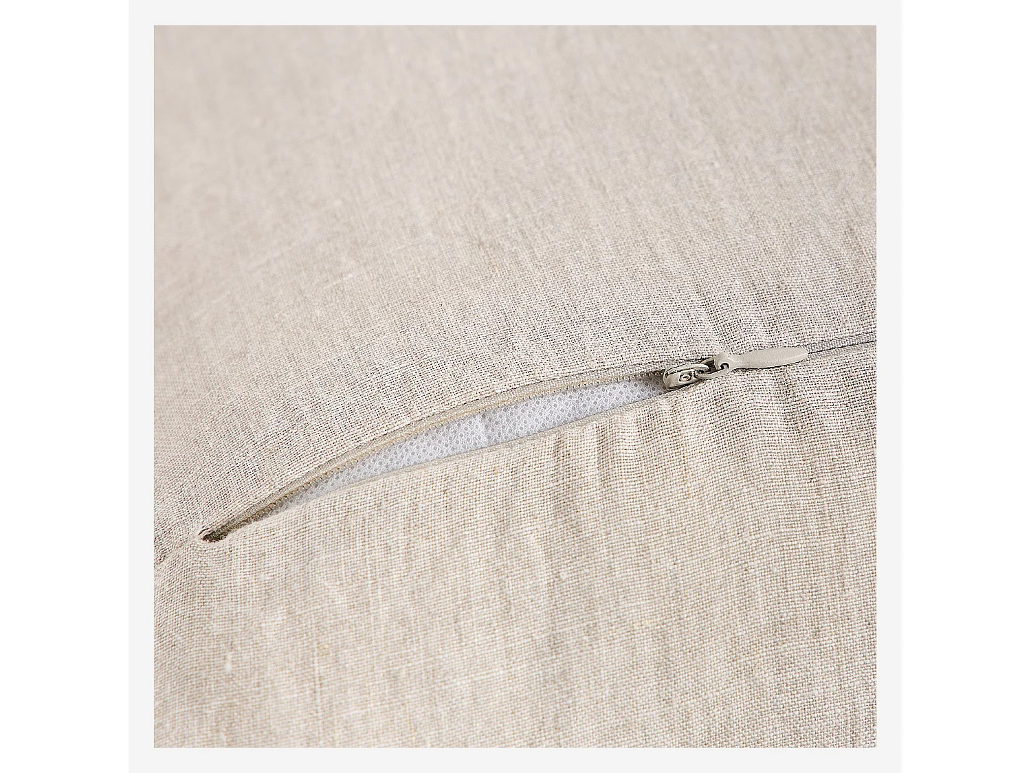 Habitat - Coussin en lin à bourdon noir - 45 x 45 cm - Naturel - Brunelle