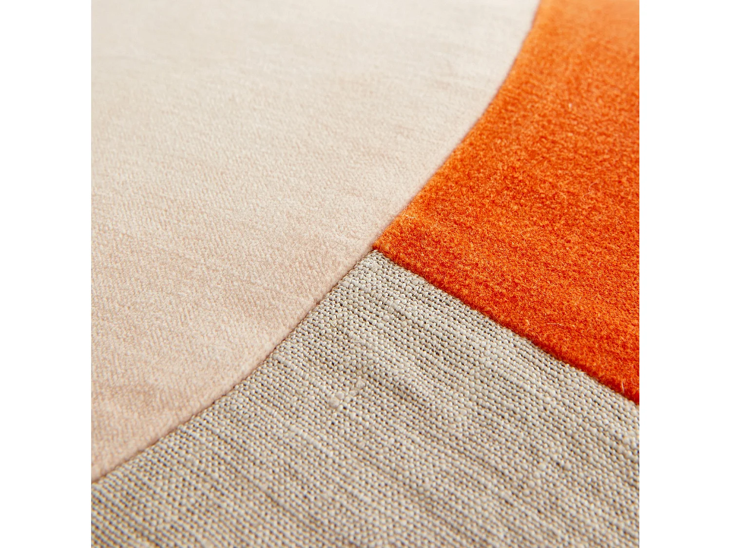 Coussin en lin et coton - 45 x 45 cm - Orange et rose pâle - Design by Floriane Jacques