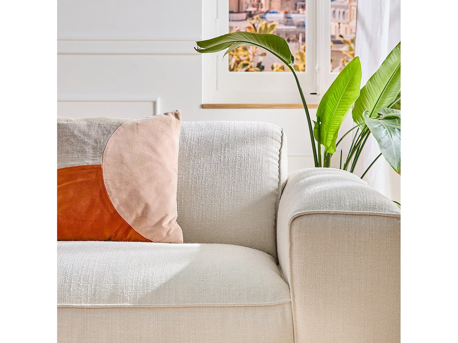 Coussin en lin et coton - 45 x 45 cm - Orange et rose pâle - Design by Floriane Jacques
