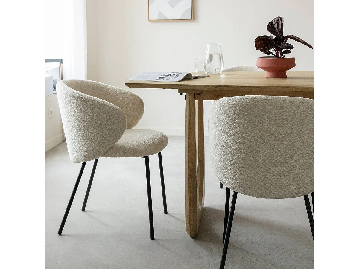 Chaise avec accoudoirs ronds en tissu bouclette écru clair et pieds en métal Cléa (lot de 2)