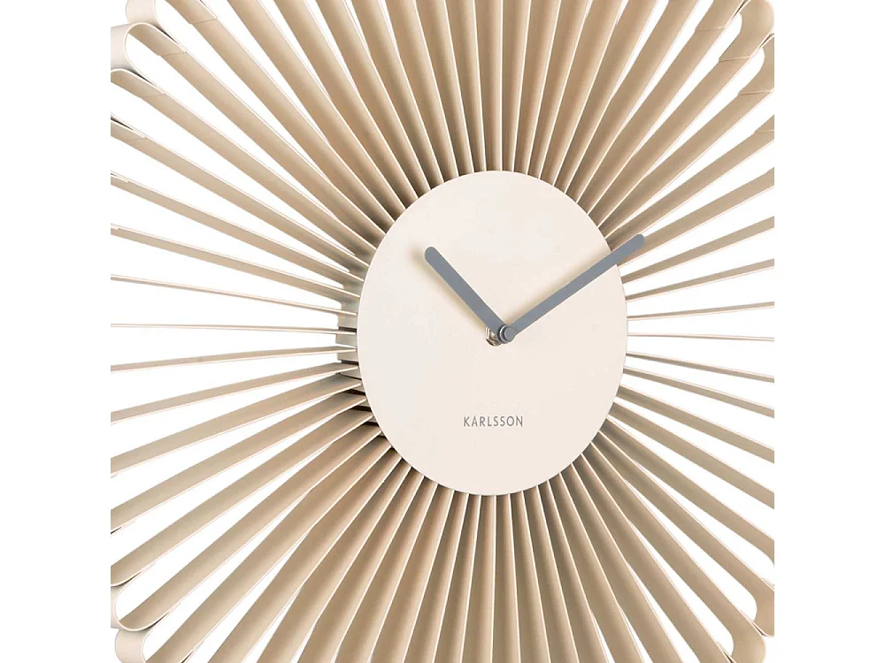 Horloge murale en métal Cascara