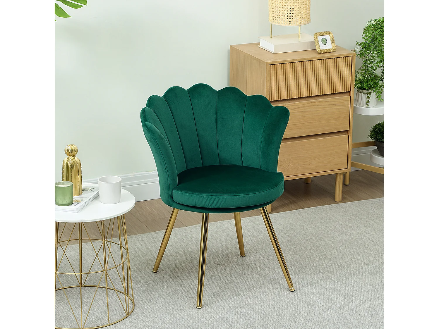 Chaise coquillage chaise design pieds métal dorés effilés velours vert émeraude