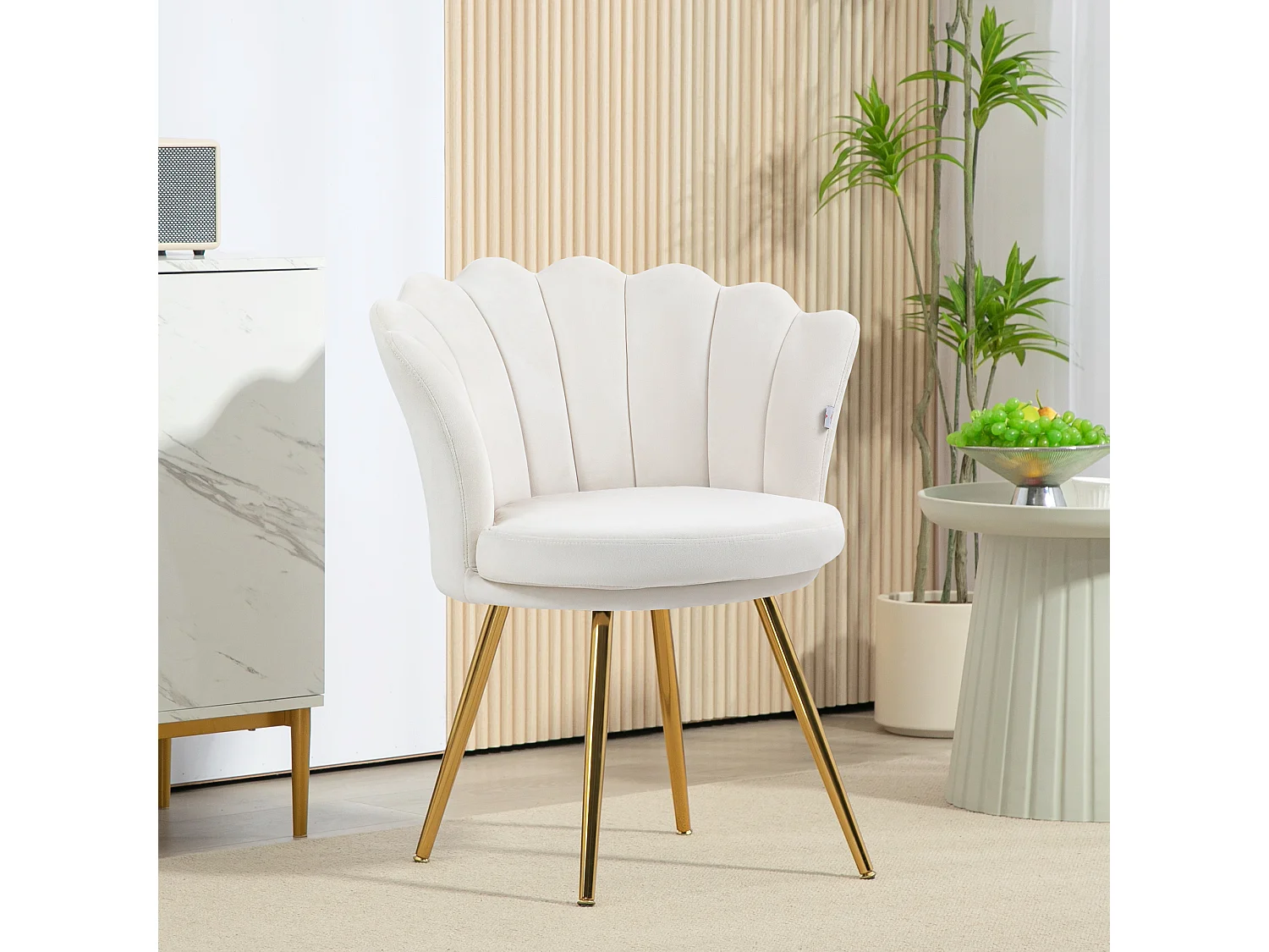 Chaise coquillage chaise design pieds métal dorés effilés velours crème