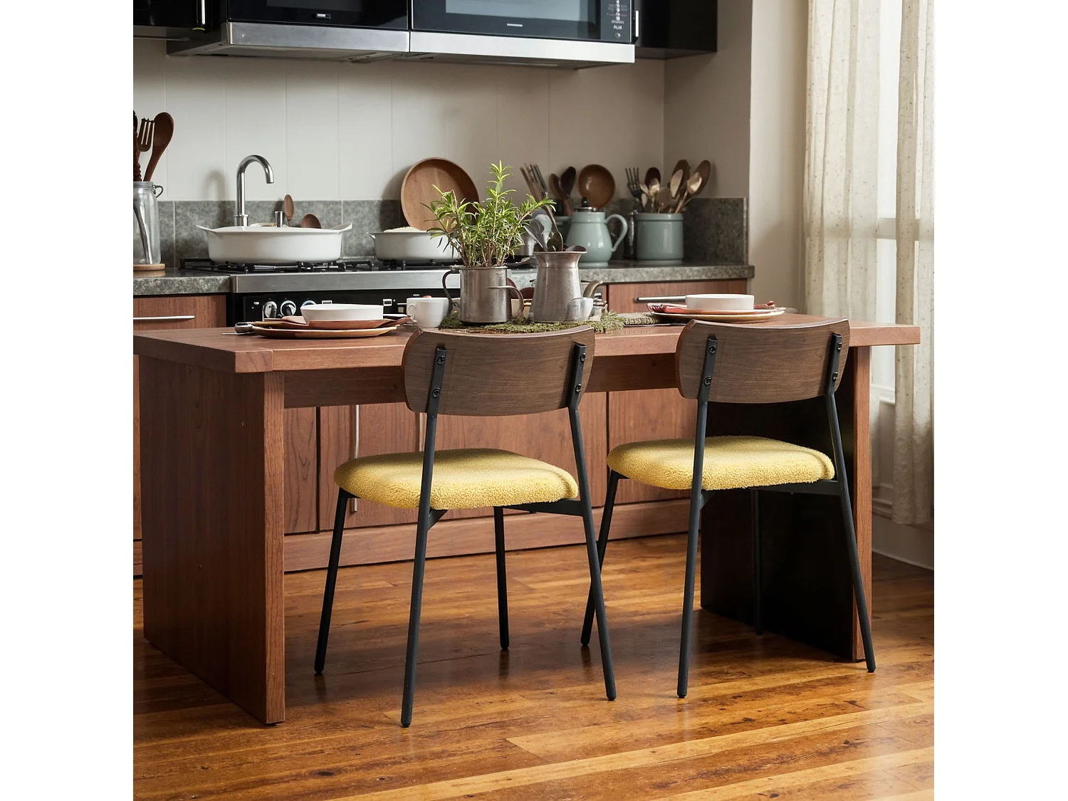 Lot de 2 chaises style vintage piètement structure métal noir dossier aspect bois assise effet laine bouclée jaune