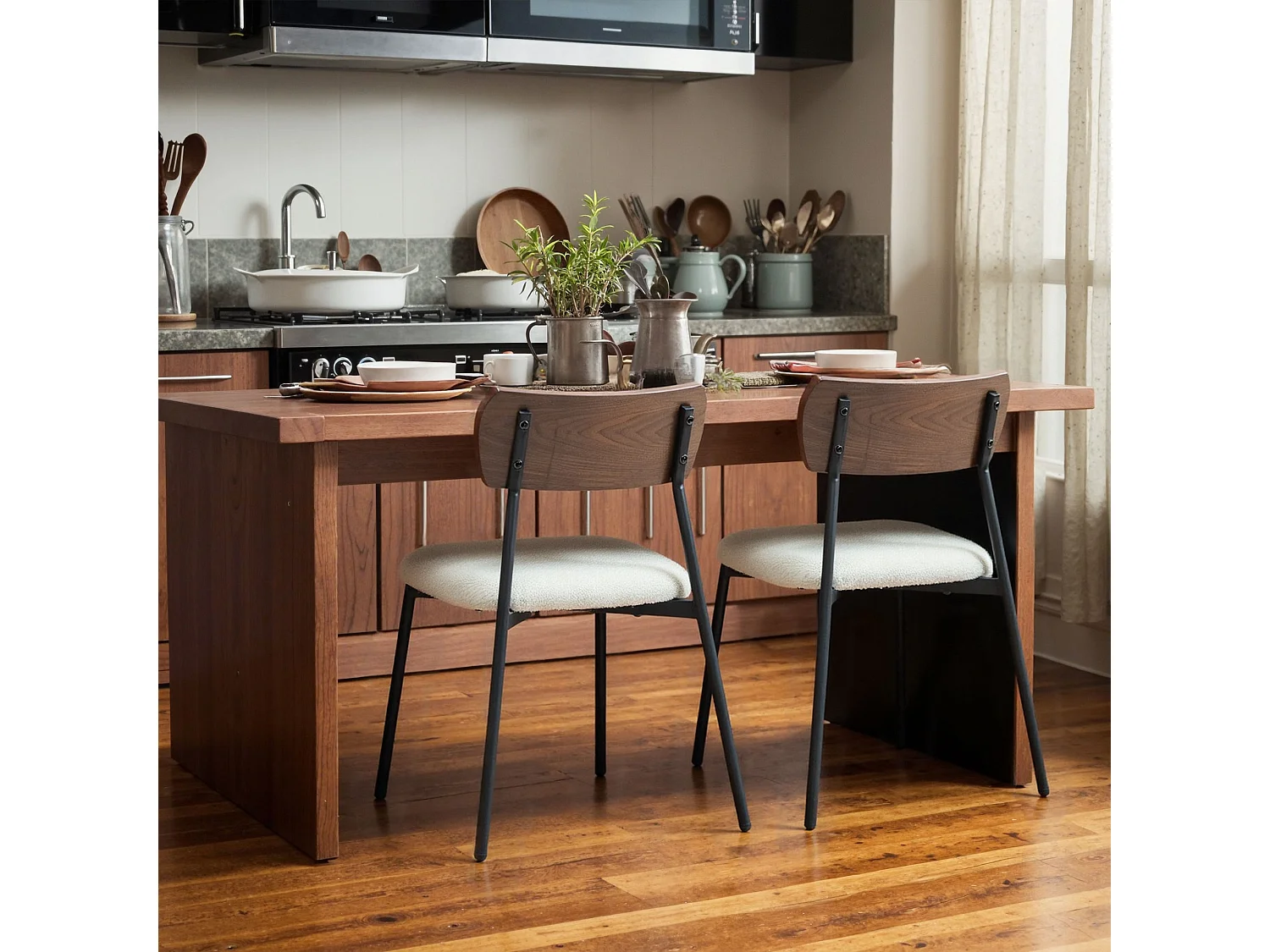 Lot de 2 chaises style vintage piètement structure métal noir dossier aspect bois assise effet laine bouclée blanc crème