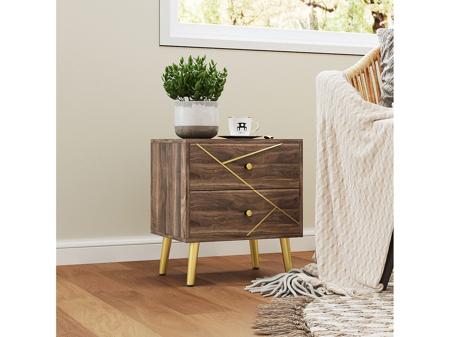 Table de chevet design 2 tiroirs piètement effilé incliné acier poignées boutons lignes dorées effet bois