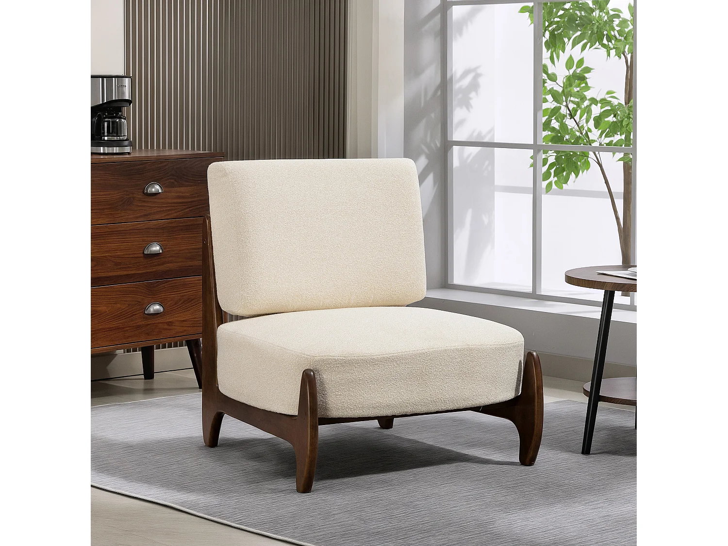Fauteuil lounge design - fauteuil bas grand confort - bois hévéa foncé épais coussins tissu beige clair