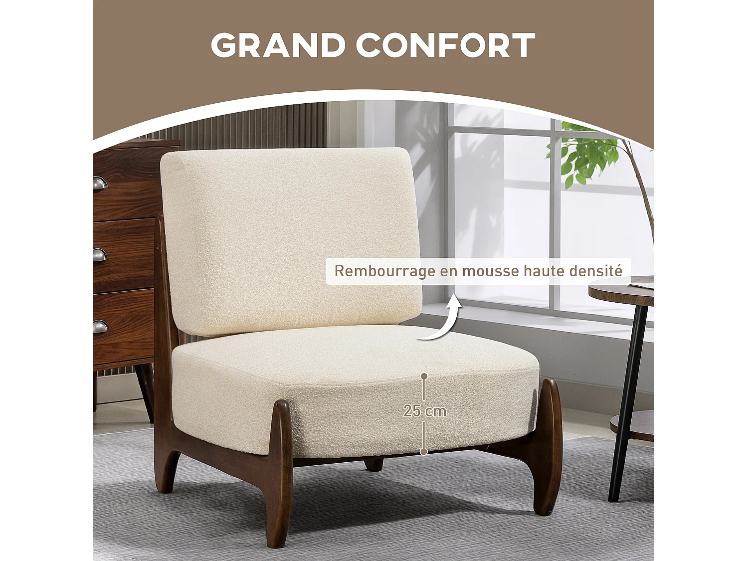 Fauteuil lounge design - fauteuil bas grand confort - bois hévéa foncé épais coussins tissu beige clair