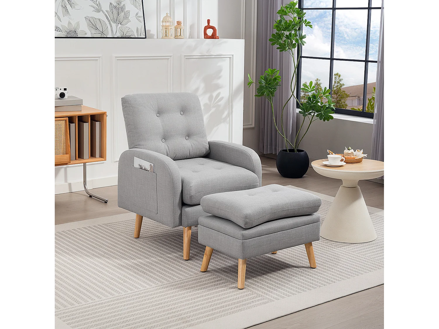 Fauteuil et repose-pieds design nordique grand confort piètement bois tissu effet lin aspect capitonné gris clair