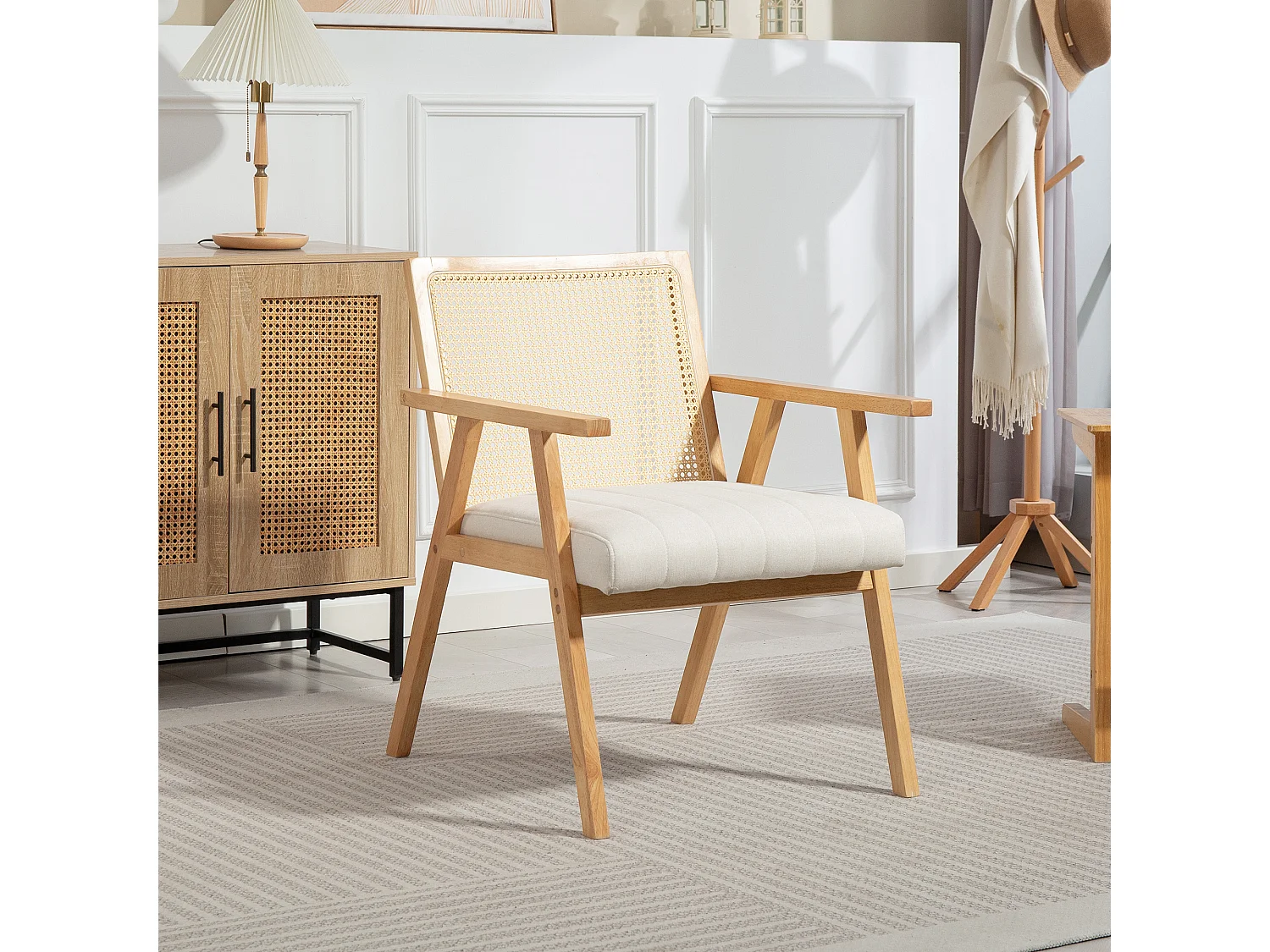 Fauteuil lounge en cannage et bois épais coussin toucher lin blanc cassé