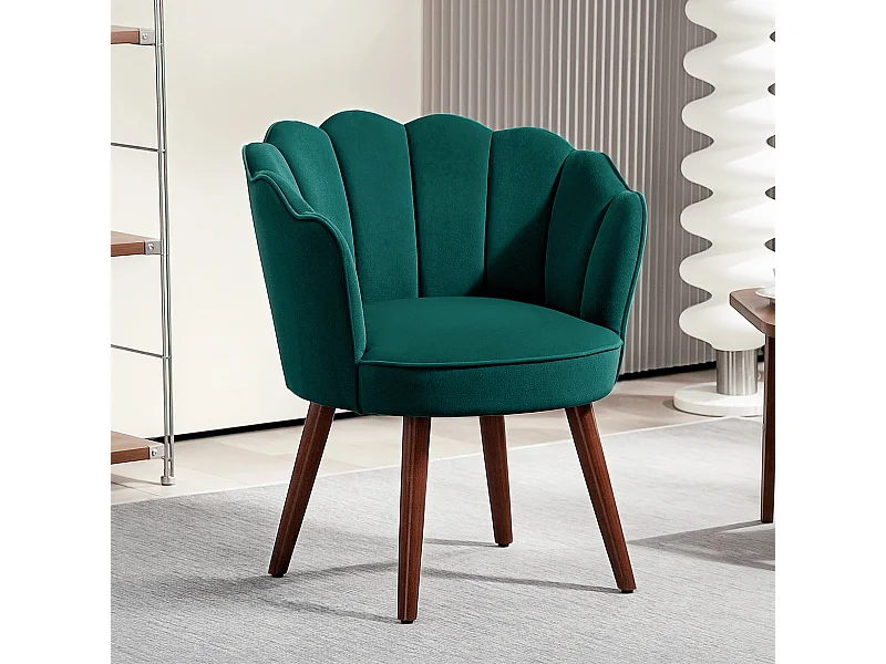 Fauteuil design coquillage piètement effilé bois d'hévéa dossier enveloppant strié aspect velours vert sapin