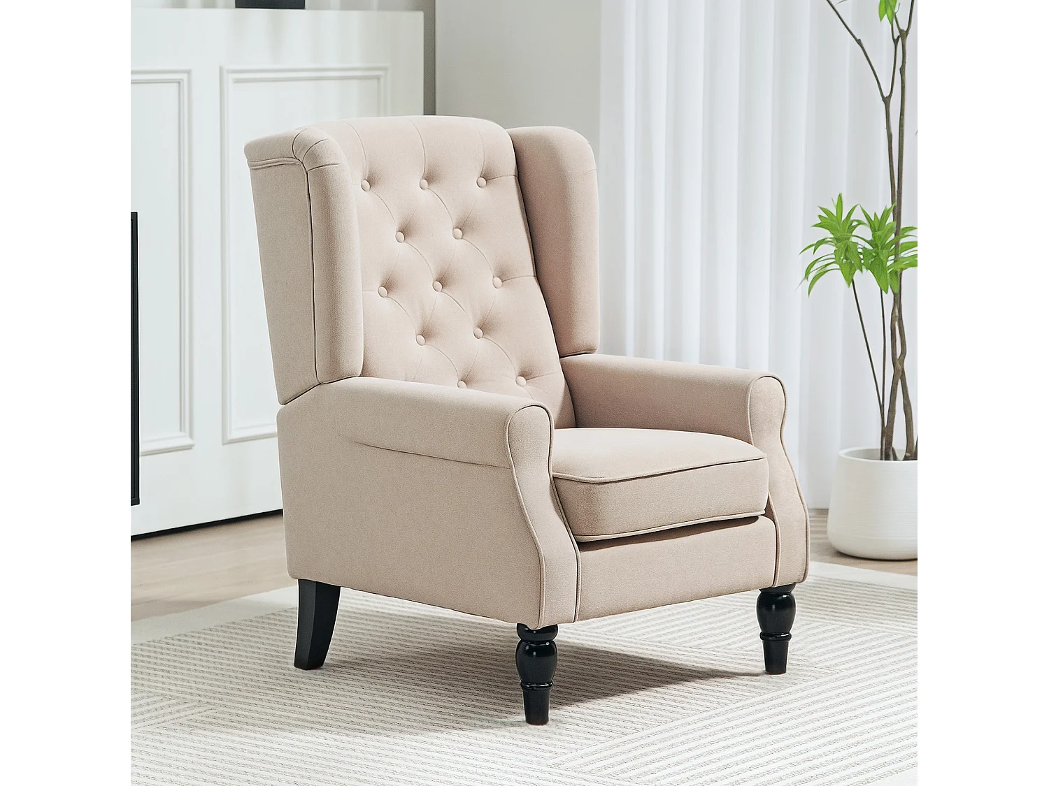 Fauteuil à oreilles style Chesterfield dossier capitonné grand confort bois noir tissu beige