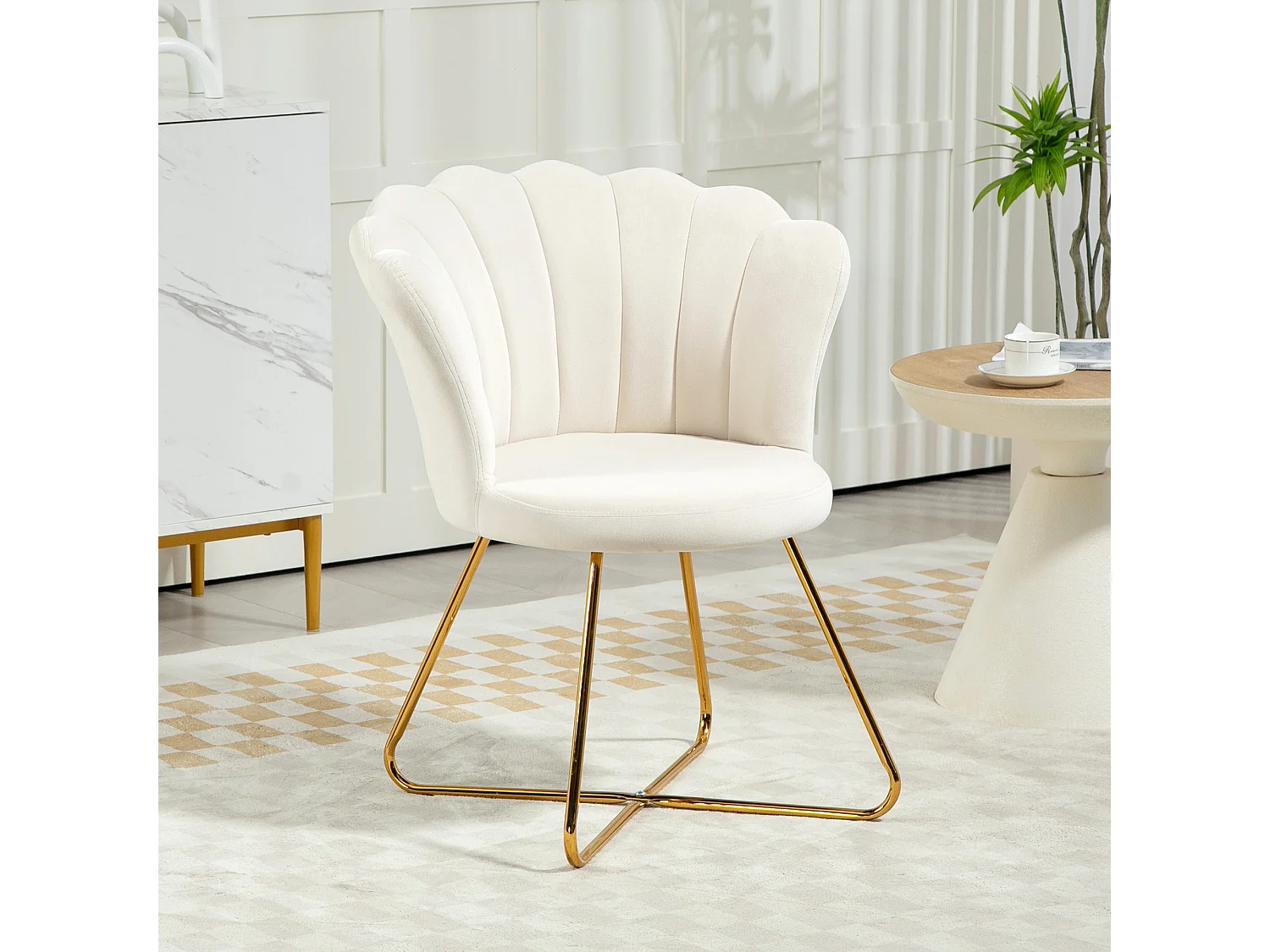 Fauteuil design coquillage piètement acier doré velours crème