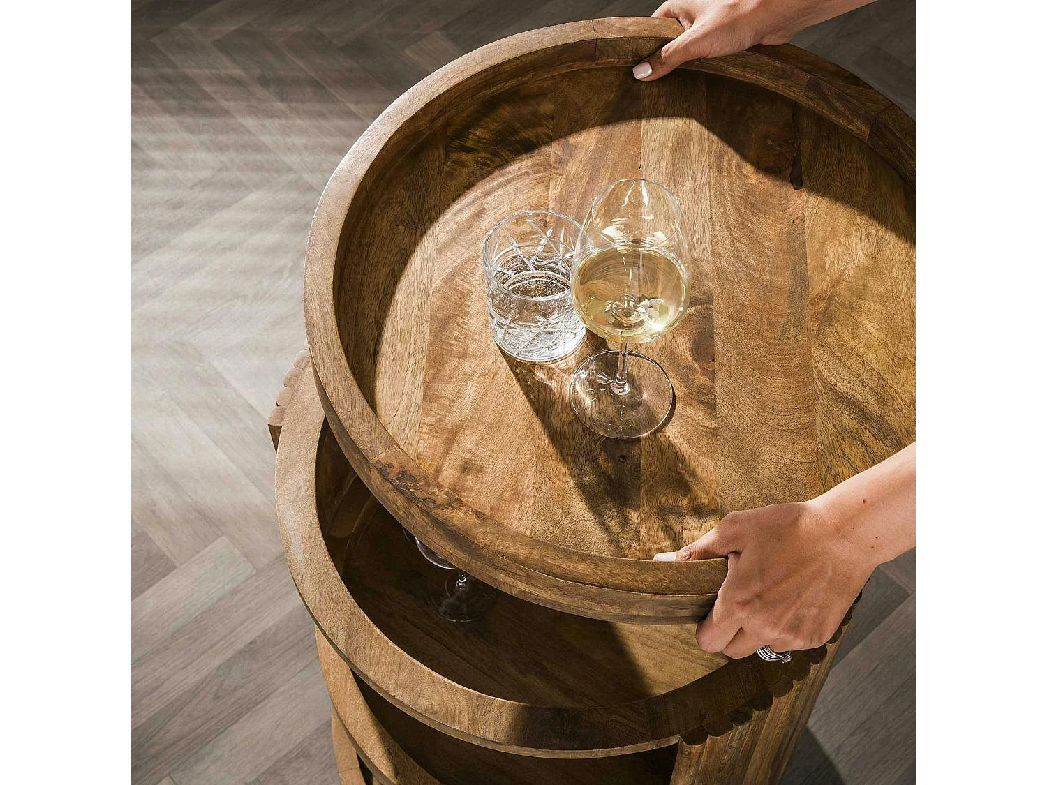 Meuble bar sur roulettes en bois de manguier strié CREEK