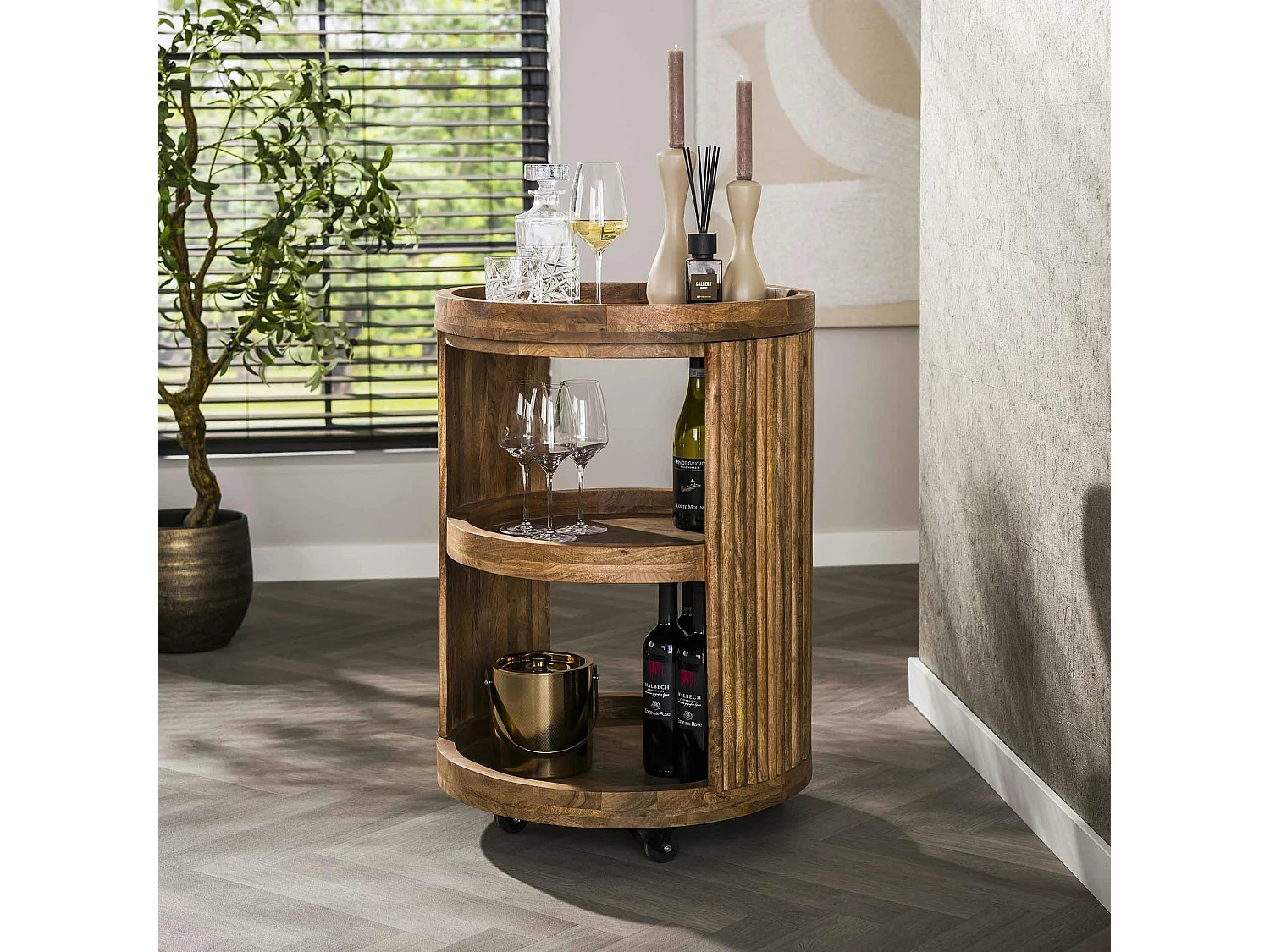 Meuble bar sur roulettes en bois de manguier strié CREEK