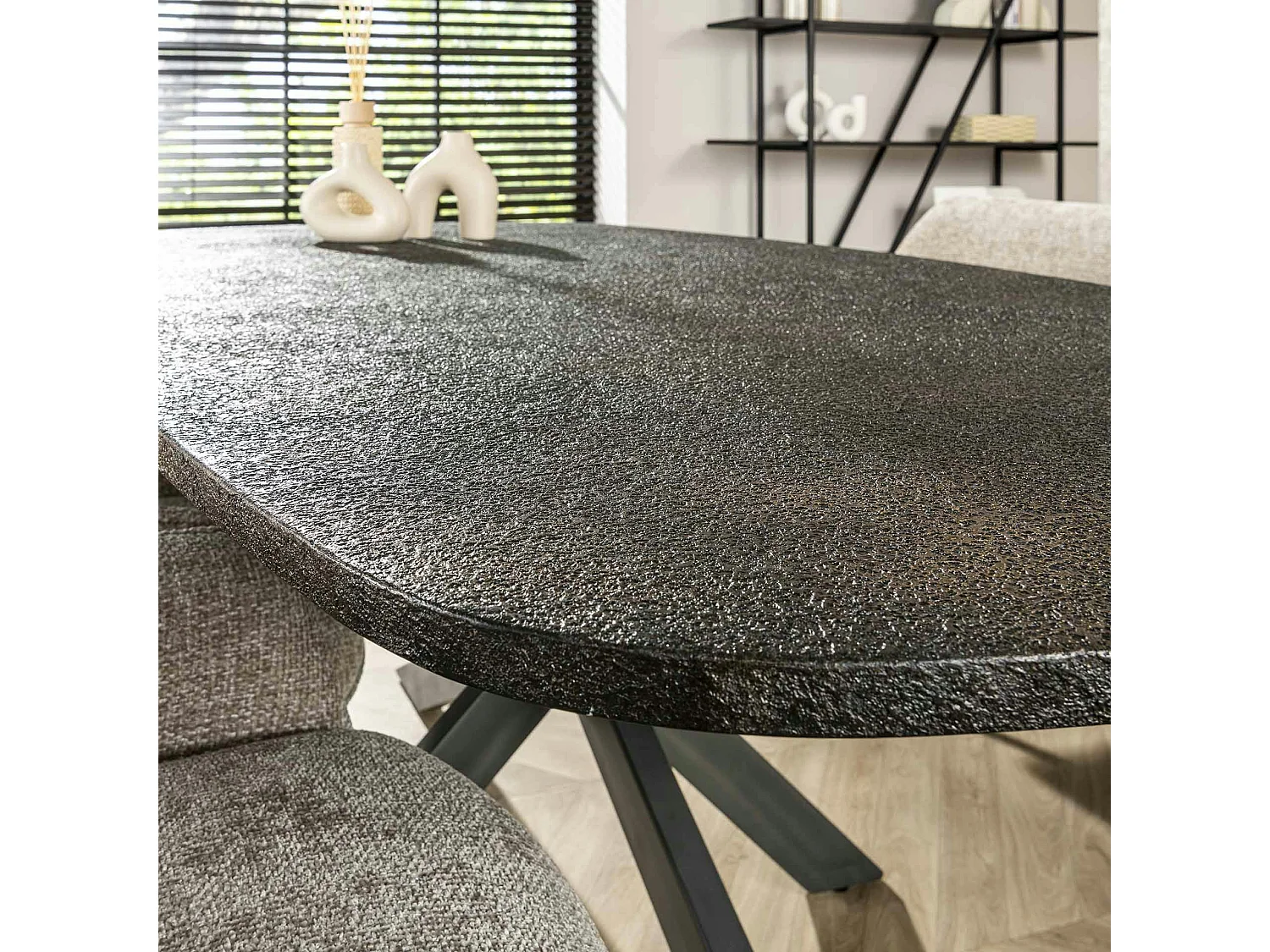 Table à manger industrielle gris foncé texturée 215 cm RALF