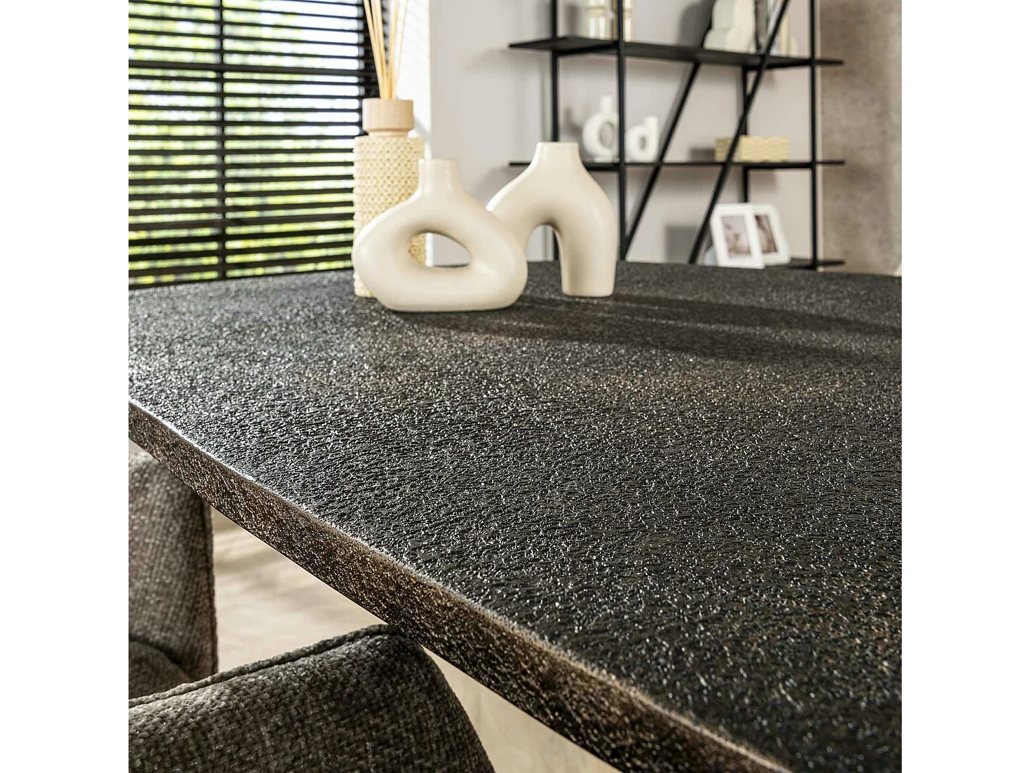Table à manger industrielle gris foncé texturée 215 cm RALF