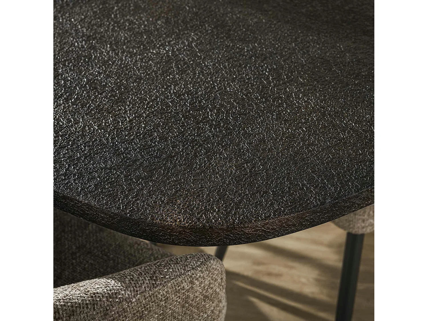 Table à manger industrielle gris foncé texturée 180 cm RALF