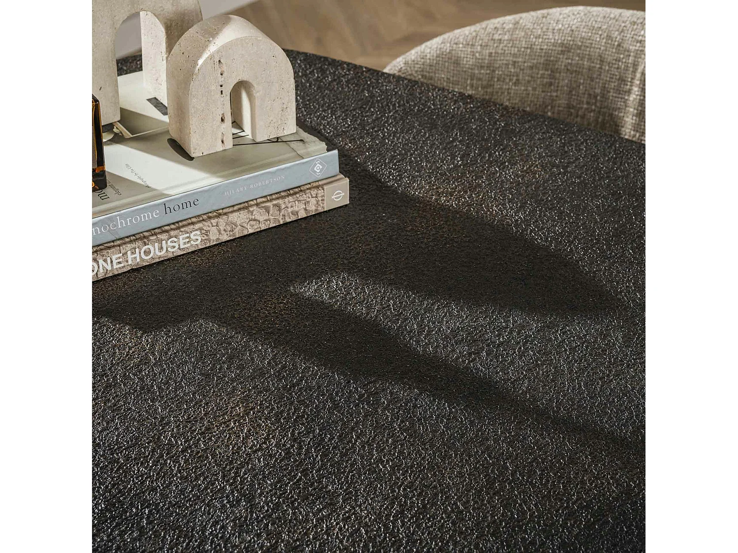 Table à manger industrielle gris foncé texturée 180 cm RALF