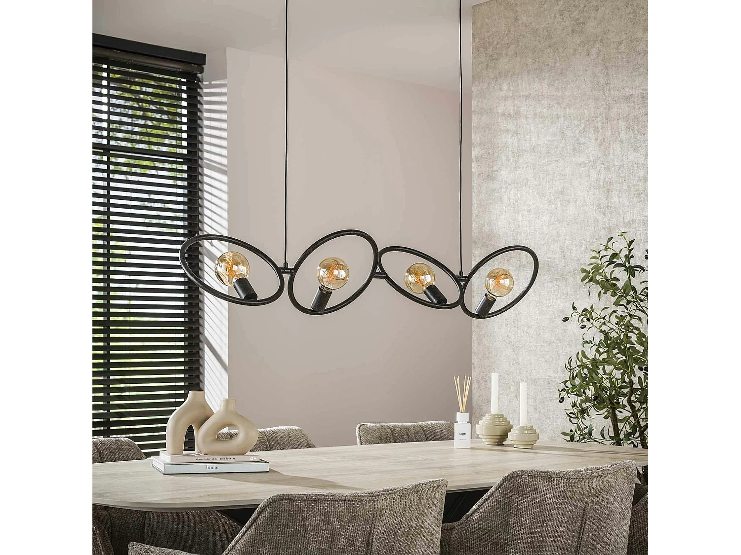 Suspension de table noire 4 anneaux métal pivotants TRIBECA