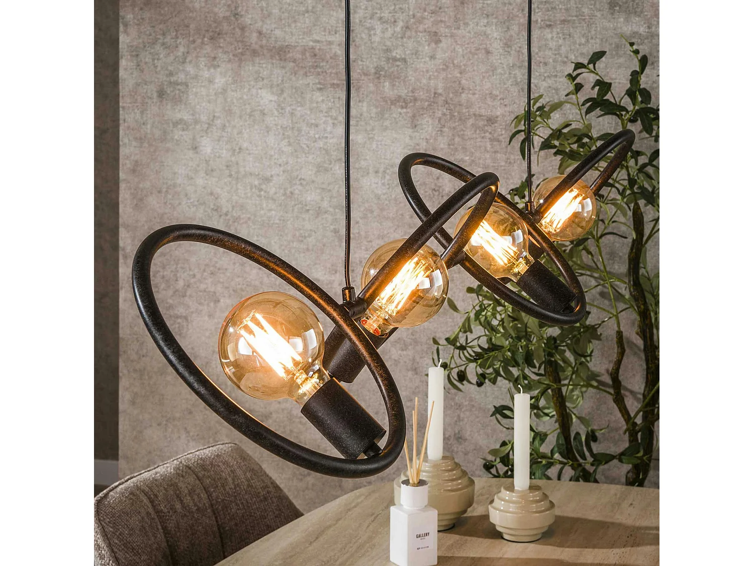 Suspension de table noire 4 anneaux métal pivotants TRIBECA