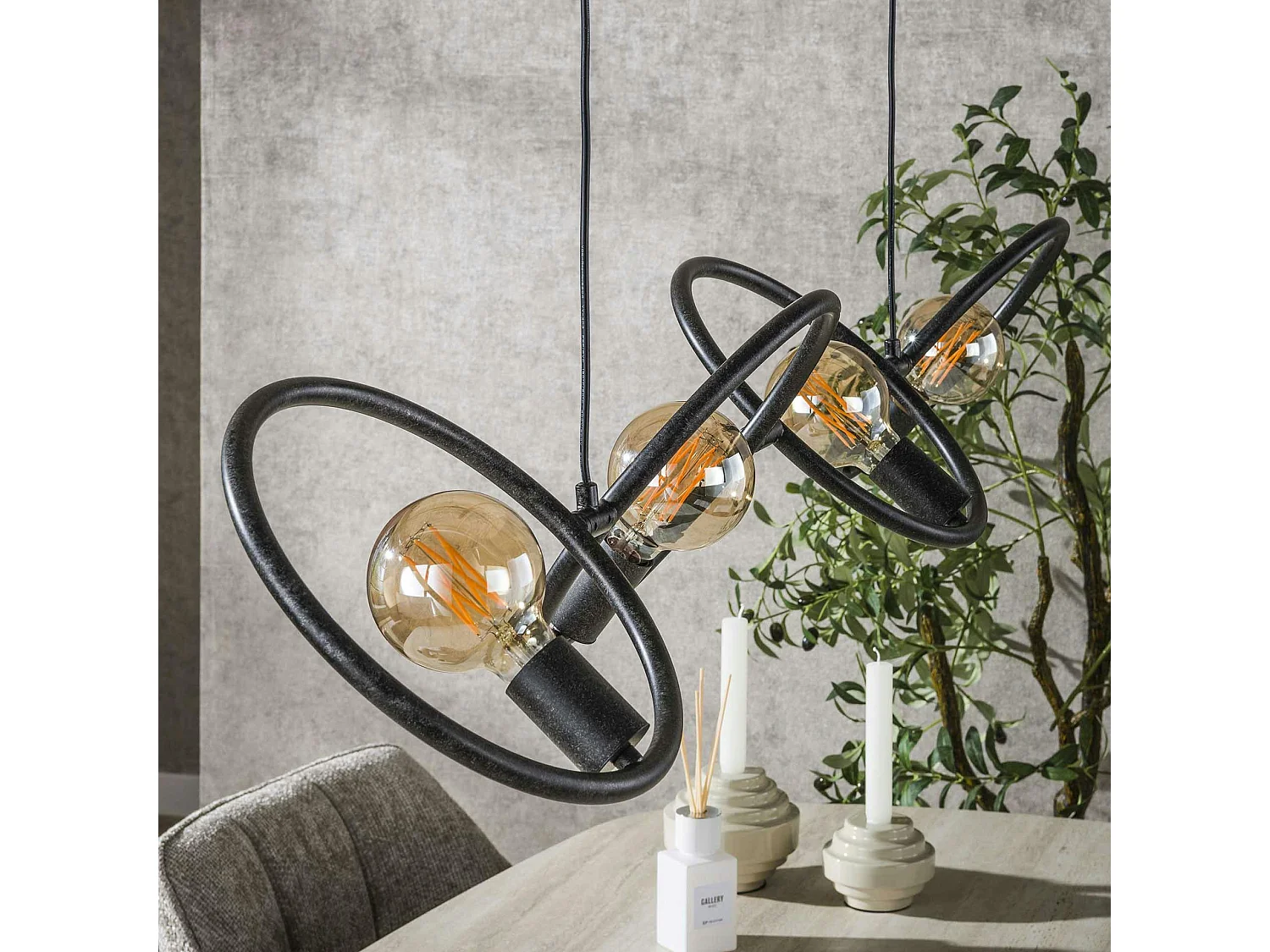 Suspension de table noire 4 anneaux métal pivotants TRIBECA