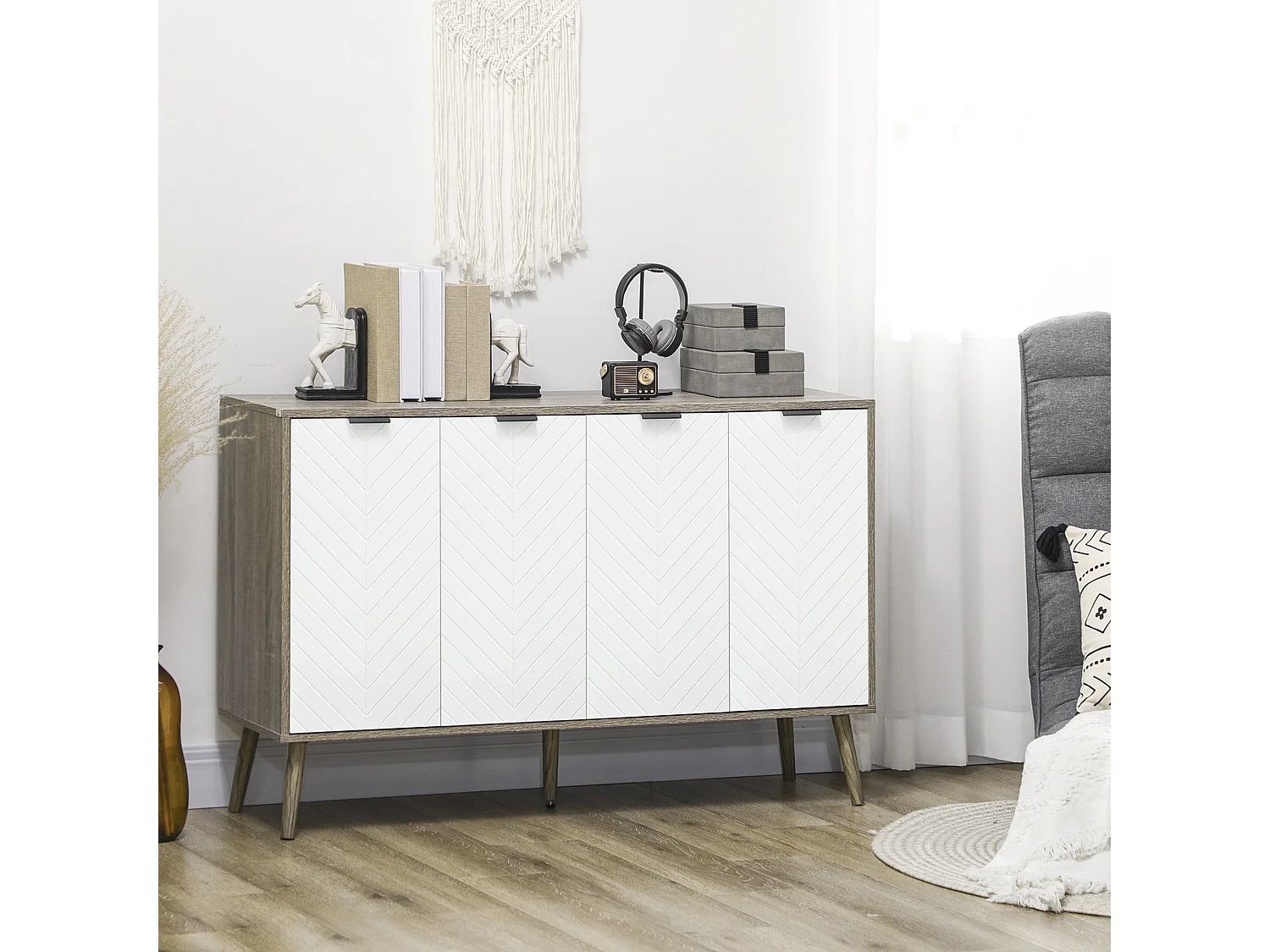 Buffet design scandinave 4 portes 2 étagères piètement bois de pin panneaux portes motif chevrons blanc aspect bois gris