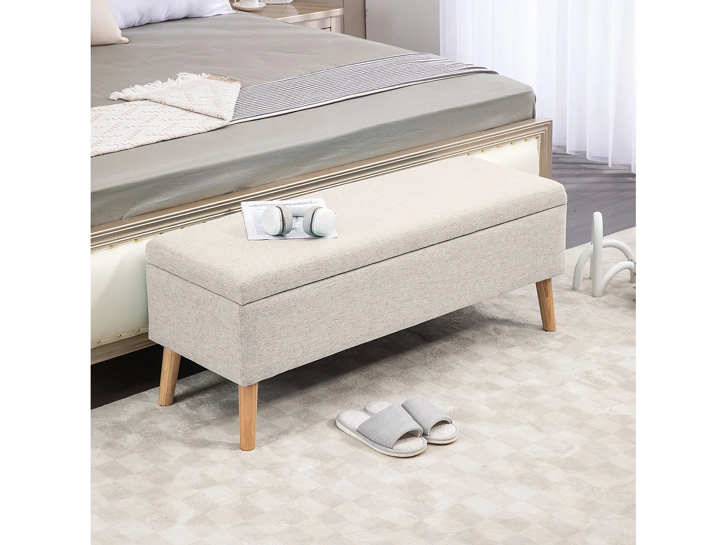 Banc coffre de rangement style scandinave piètement éffilé incliné bois hévéa tissu beige