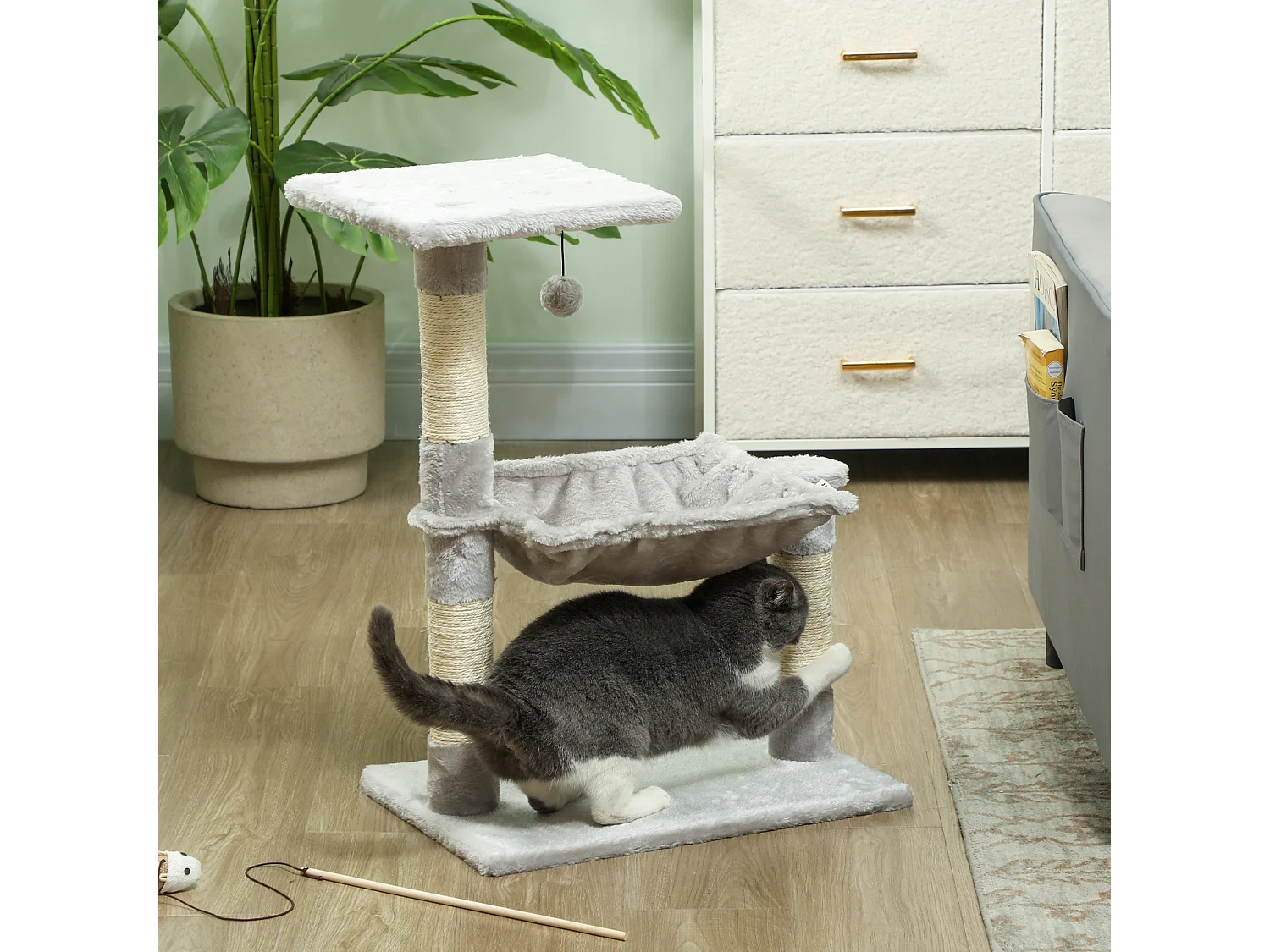 Arbre à chat 3 griffoirs grattoirs sisal naturel plateforme hamac et boule suspendue dim. 50L x 36l x 70H cm peluche haute densité 220 g/m² gris clair